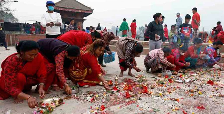 लकडाउनलाई भक्तपुरबासीलाई परम्परा र संस्कृतिले रोकेन