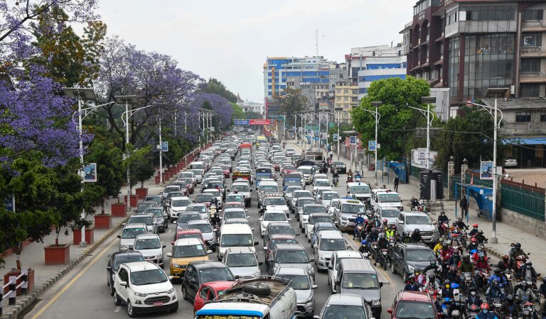 उपत्यकामा लकडाउन खुलेको हो की क्या हो ?