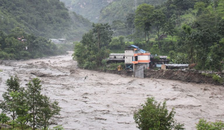 म्याग्दीमा पहिरो र बाढीको उच्च जोखिम चार पुल र एक मन्दीर बगायो