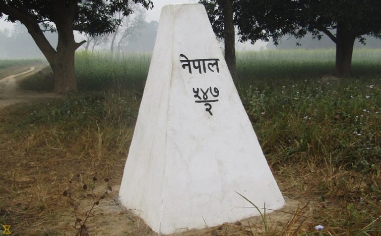 ठोरीस्थित सीतागुफानजिकै रहेको सीमास्तम्भ भारतीयले उखेलेर फाले