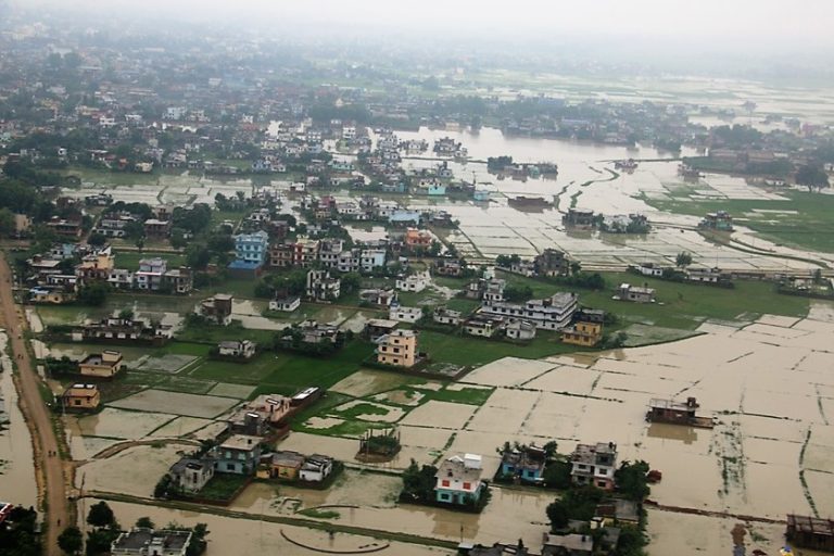 तराईंमा जनताको यो हालत, नेताहरु मालामाल