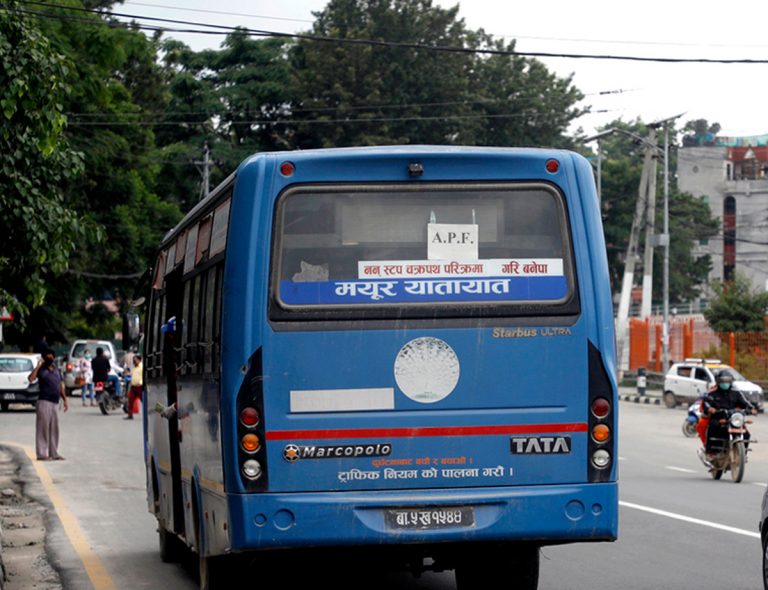 एकाध दुई सार्वजनिक यातायात चल्न थाले