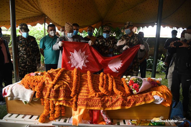 राष्ट्र कवि माधवप्रसाद घिमिरेको आजै राष्ट्रिय सम्मान साथ अन्त्यष्टि गरिदै