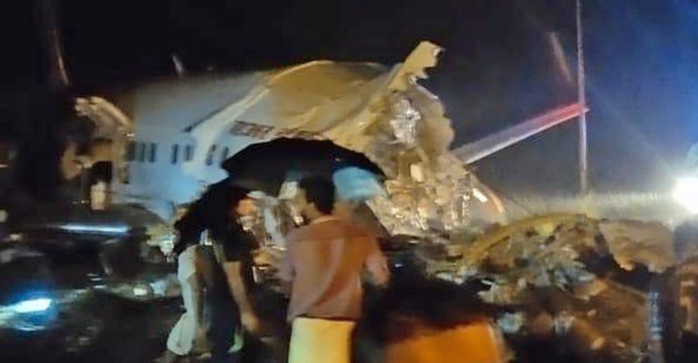 केरलको कोजिकोडमा १९१ जना यात्रु बोकेको बिमान दुर्घटना