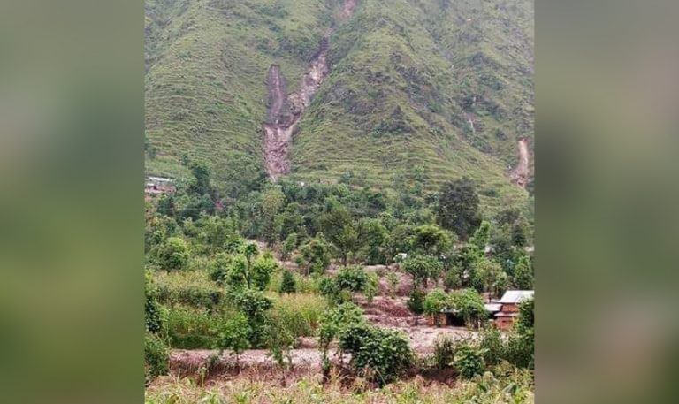 माथि पहिरो तल बस्ती २३५ बस्ती उच्च जोखिममा