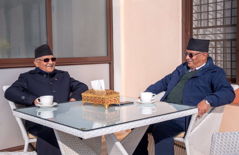 अध्यक्ष तथा प्रधानमन्त्री ओलीसँग मिलेर अघि बढ्न अध्यक्ष प्रचण्डलाई दबाब