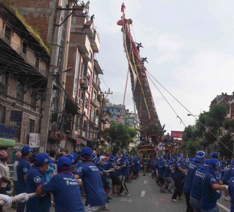 कर्फ्यू र निषधाज्ञाकै बिचमा तानियो मत्स्येन्द्रनाथको रथ