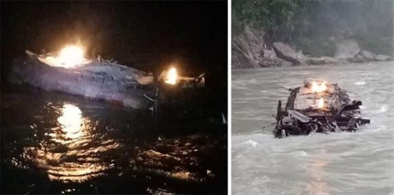 पेट्रोल बोकेको ट्यांकर त्रिशूली नदीमा खस्दा नदिमै आगलागी