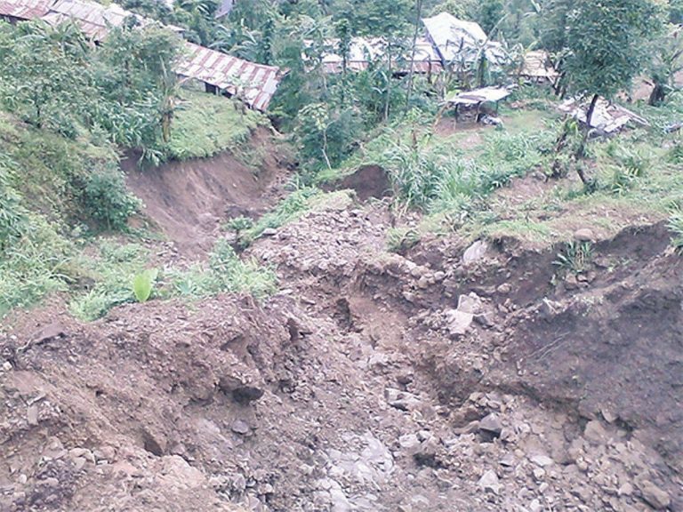 बाढीपहिरोको कहालीलाग्दो शृंखला, मुख्य कारण जथाभावी खनिएका सडक