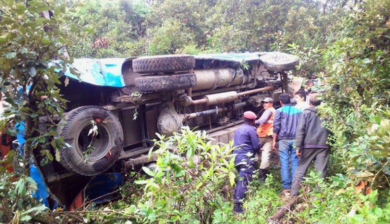 बैतडीमा बस दुर्घटना ९ मृत्यु ३४ घाइते