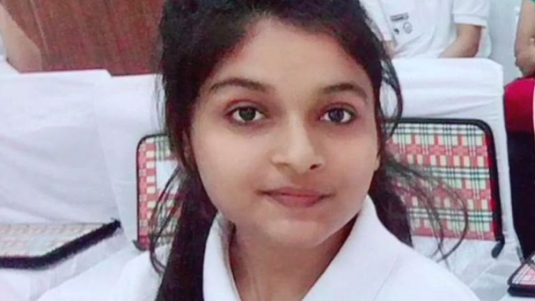 भारतको उत्तराखण्डमा आज एक १९ वर्षीया किशोरी एक दिने मुख्यमन्त्रीमा नियुक्त