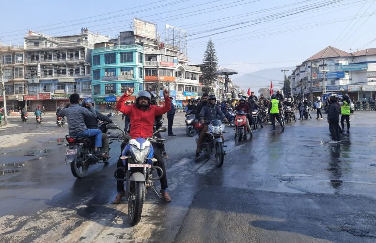 पोखरामा बन्दको बिरुद्धमा ओली पक्ष कार्यकर्ताको प्रदर्शन