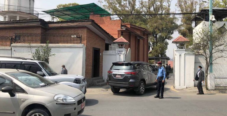 नेकपा एमाले अध्यक्ष केपी आली बालुवाटारमा