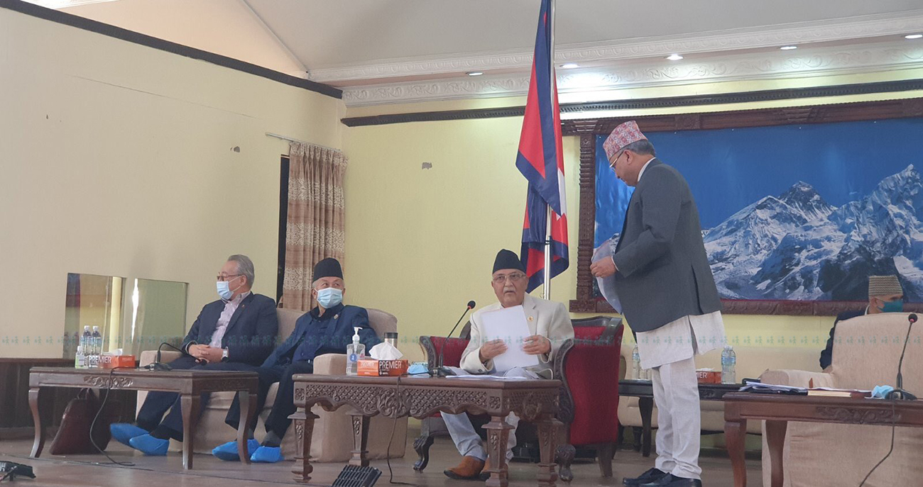 बालुवाटार बैठकबाट माधव नेपाल सहित १० जना नेता तथा सांसदलाई २ दिने चेतावनी स्पष्टीकरण
