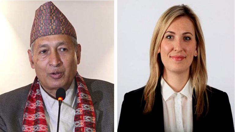 कोरोना खोपबारे राजदूत डा. युवराज खतिवडा र अमेरिकी राउरा स्टोनबीच कुराकानी