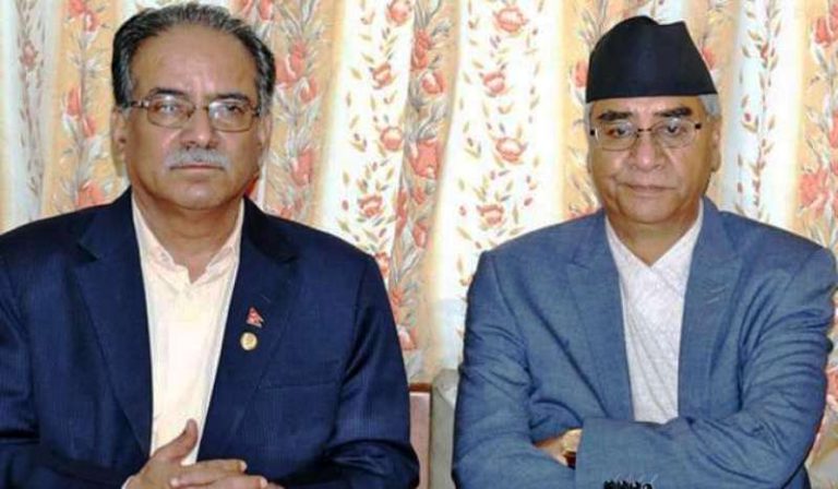 प्रधानमन्त्री र प्रचण्ड र कांग्रेस सभापति शेरबहादुर देउवाबीच  भेटवार्ता