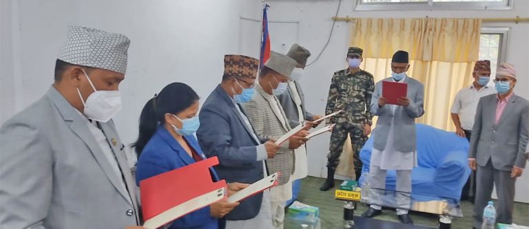 एमाले ओली पक्षीय सुदूरपश्चिम प्रदेश कमिटीले माधव पक्षीय ६ जना मन्त्रीलाई कारवाही गर्न केन्द्रमा ओली समक्ष सिफारिस