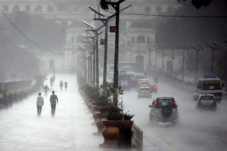 प्रदेश नं १, २, बागमती र गण्डकी प्रदेशका स्थानमा मेघ गर्जनसहित भारी वर्षाको सम्भावना