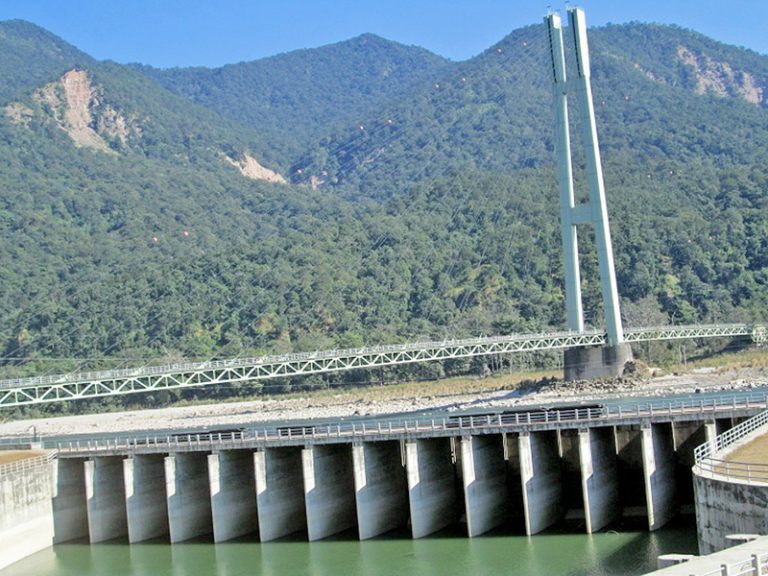 कर्णाली नदीमा जीप खस्दा दुई जना बेपत्ता