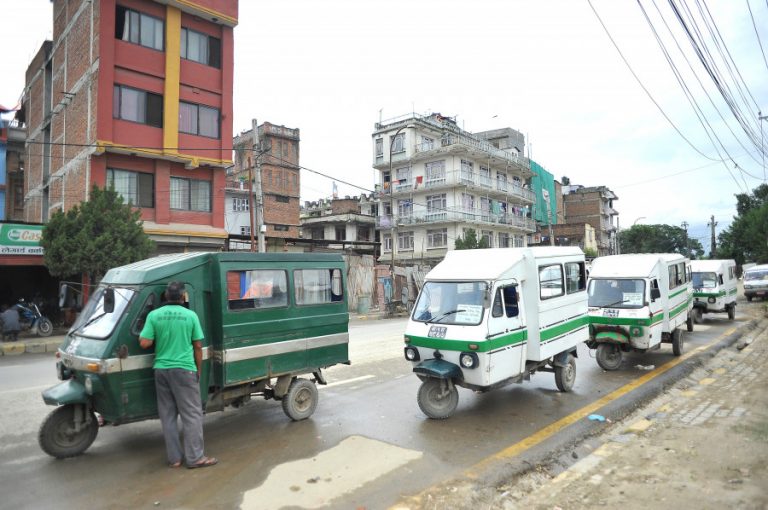 टेम्पु चालकको पीडा : चुलै बल्न मुश्किल