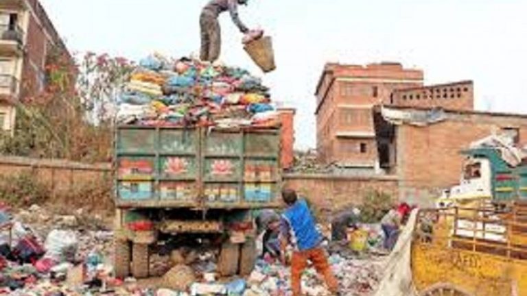 काठमाडौं उपत्यकाको विभिन्न सडक र चोक र घरघरमा थुप्रिएको फोहोर भोलि विहान ६ बजेबाट उठ्ने