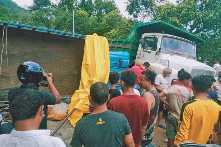 धादिङमा मिनी ट्रक दुर्घटनामा ३५ जना घाइते १६ जनाको अवस्था गम्भीर