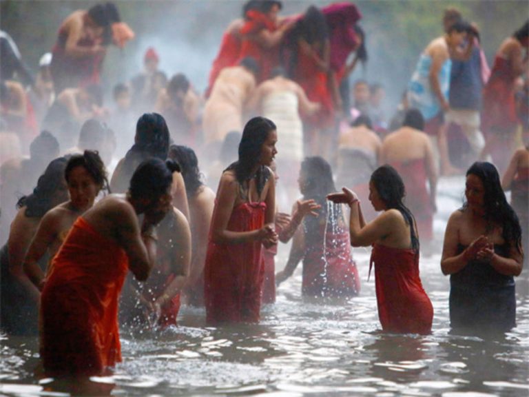 आज नेपाली नारीले अरुन्धतीसहित सप्तऋषिको पूजा आराधना गरी मनाउँदै