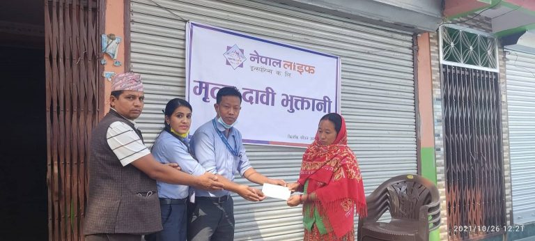 कालीगण्डकी नदीमा परेर बेपत्ता भएर नभेटिएकी ११ वर्षीया बालिकाको नेपाल लाइफ इन्सोरेन्स कंपनीले मृत्युदावी भुक्तानी