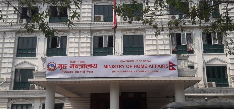 सुन तस्करी छानबिनका लागि उच्चस्तरीय आयोग बनाउने विषयमा छलफल गर्न सरकारले बैठक बोलायो