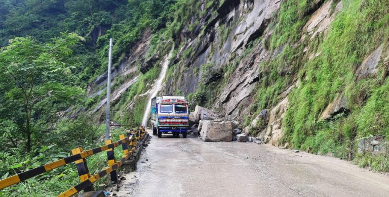 तानसेन तम्घास सडकखण्ड १५ दिन दैनिक ११ घण्टाका दरले आजदेखि बाटो बन्द हुने