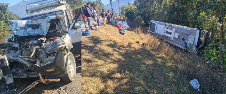 कैलालीमा बस र स्कार्पियो गाडी ठोक्किँदा २७ जना घाइते