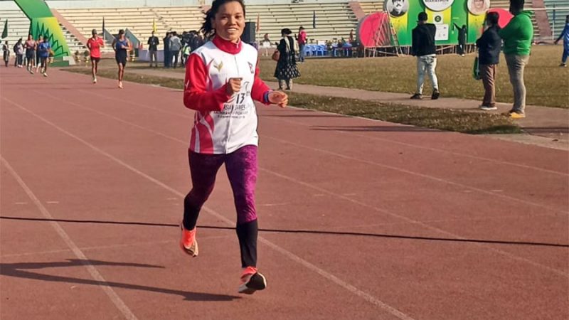 बंगलादेशमा भएको बंगबन्धु शेख मुजीव ढाका म्याराथनमा नेपाली धावक पुष्पा भण्डारीले कास्य पदक जितिन
