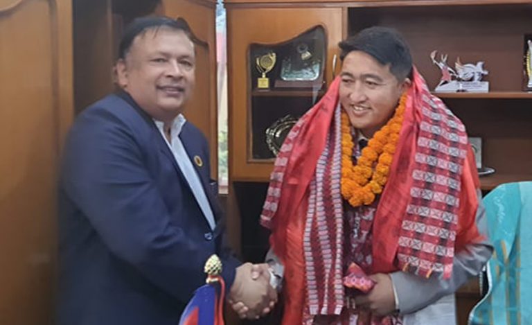 सिलवालको रिट खारेजीपछि टंकलाल घिसिङ राखेप फर्किय