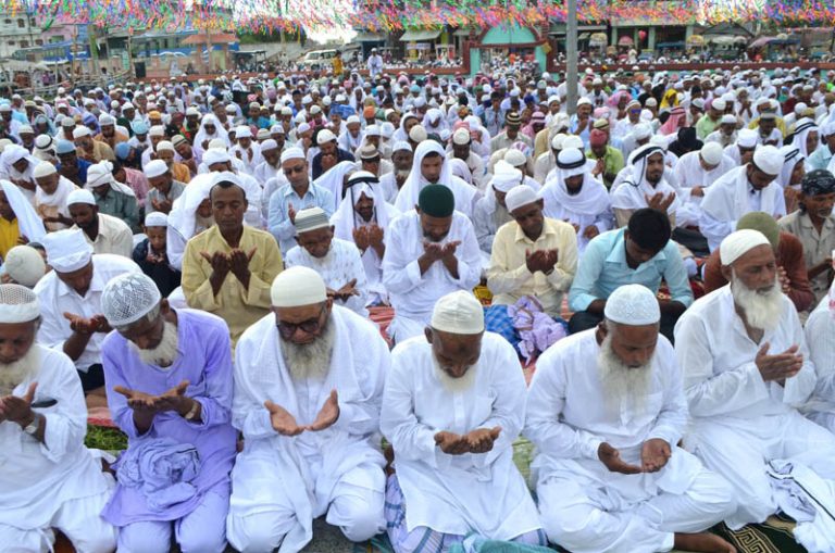 आज हिन्दू र इस्लाम धर्मावलम्बीले आ–आफ्ना परम्पराका पर्व मनाउँदै