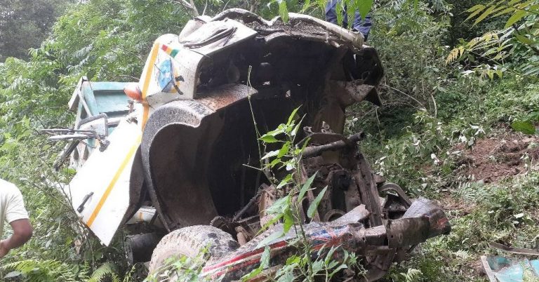 लमजुङको मध्यनेपालमा ट्रिपर दुर्घटना हुँदा चार जनाको ज्यान गयो