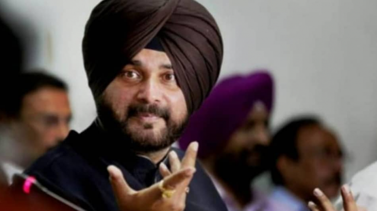 पञ्जाब कांग्रेसका पूर्व अध्यक्ष नवजोत सिंह सिद्धुले पटियाला अदालतमा रोड रेज मुद्दामा आत्मसमर्पण