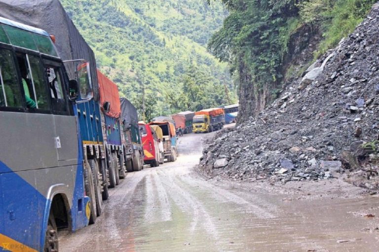 अवरूद्ध भएको नारायणघाट-मुग्लिन सडक खण्ड खुल्यो