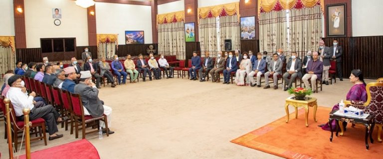 राष्ट्रपति विद्यादेवी भण्डारीले शीतल निवासमा सम्पादकहरूसँग अन्तरक्रिया