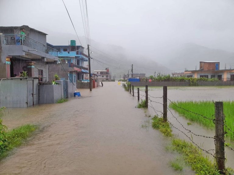 पोखरा महानगर वडानम्बर १३, कमलपोखरी आसपास क्षेत्रका १०० भन्दा बढी घर डुबानमा