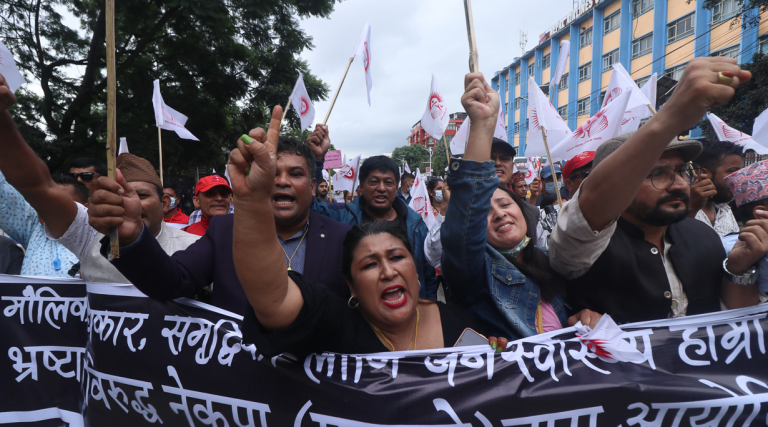 एमालेले काठमाडौंको वसन्तपुरमा महंगी र भ्रष्टाचारविरुद्ध प्रदर्शन