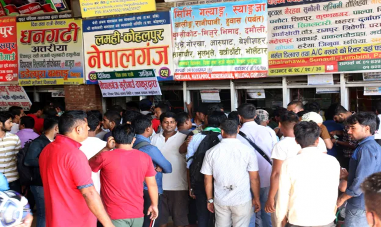 दसैँ मा घर जानका लागि नयाँ बसपार्कबाट २ दिनमा १५ हजार यात्रुले अग्रिम बस टिकट लिए