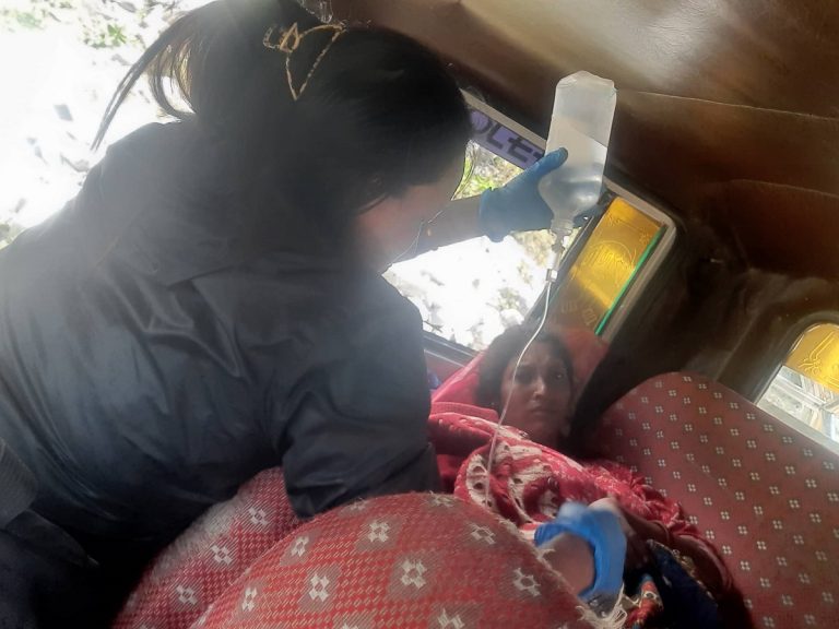 बाटोमै मृत बच्चा जन्माइन् नर्मताले