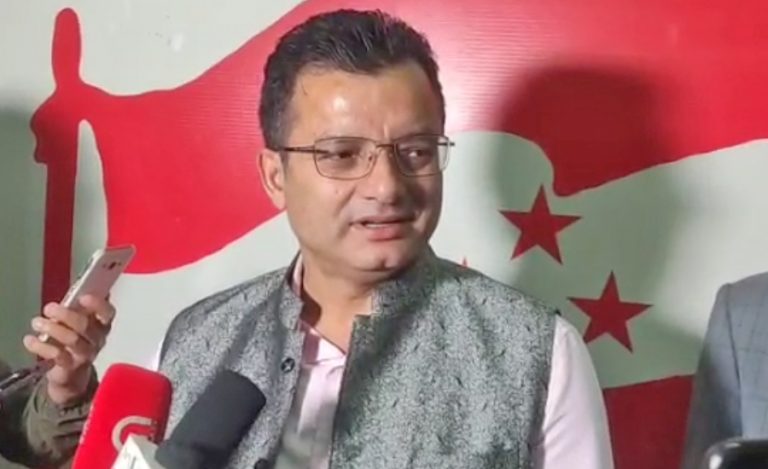 चितवन ३ मा नेकपा एमालेले आफ्नो उम्मेदवारी फिर्ता लिएर बागी उम्मेदवार दिनेश कोइरालालाई समर्थन