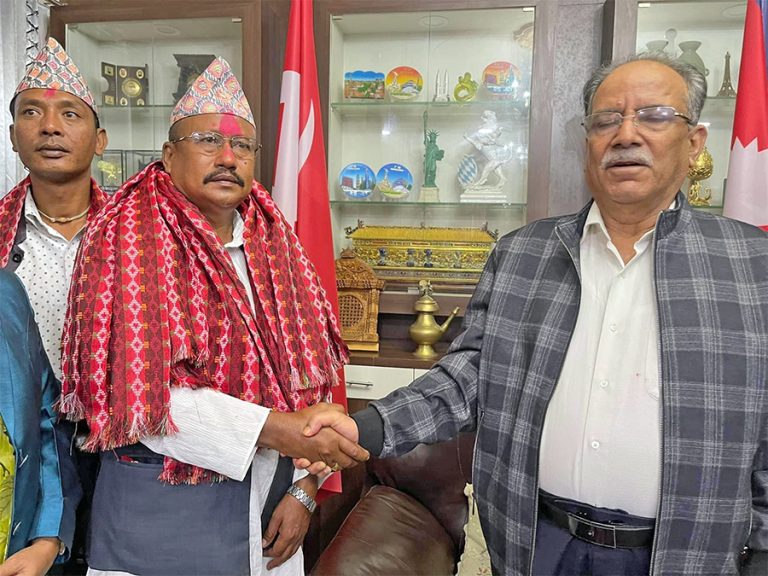 पूर्वमेयर द्वारिकलाल चौधरी नेकपा माओवादी केन्द्रमा प्रवेश