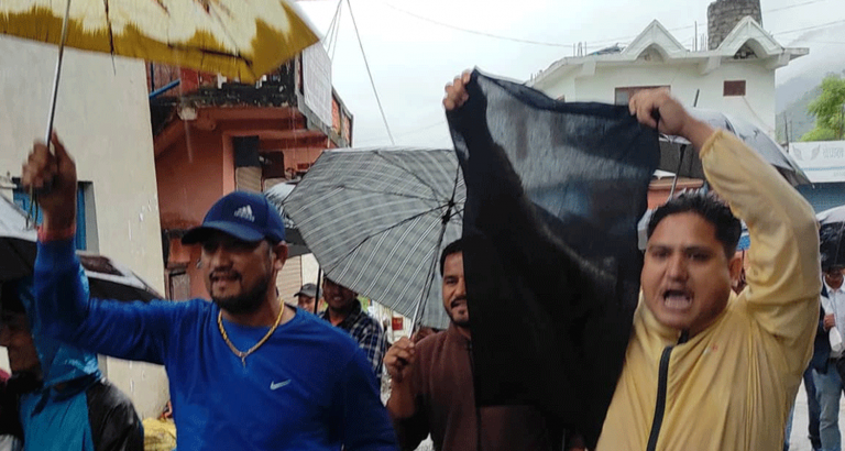 अछाम क्षेत्र नं. १ मा मनोयन गर्ने क्रममा केपी शर्मा ओलीविरुद्ध नारावाजी