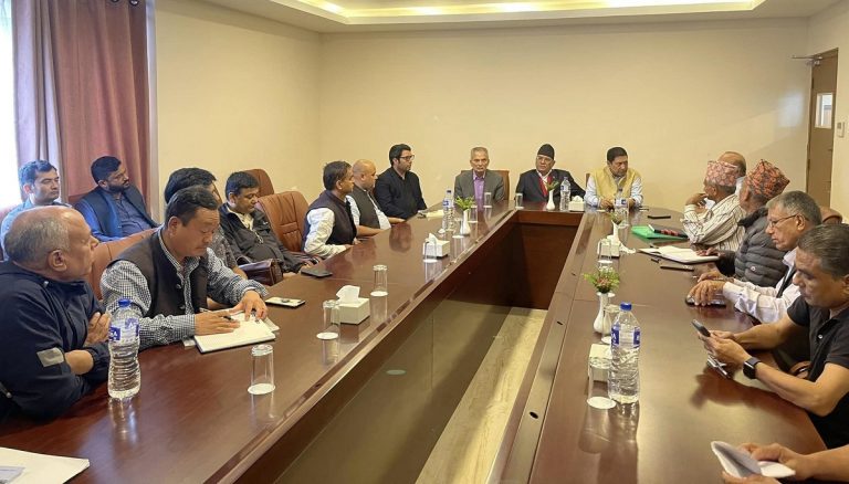 प्रचण्डले बिहानैदेखि गोरखामा चुनाव केन्द्रित छलफल सुरू