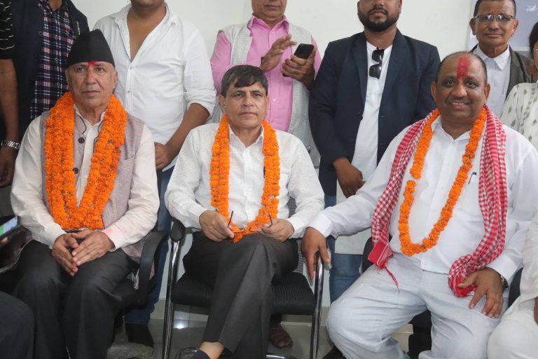 सत्तारुढ गठबन्धनको समर्थनमा रुपन्देही क्षेत्र नं. १ बाट प्रतिनिधिसभा निर्वाचन उम्मेदवारी दर्ता