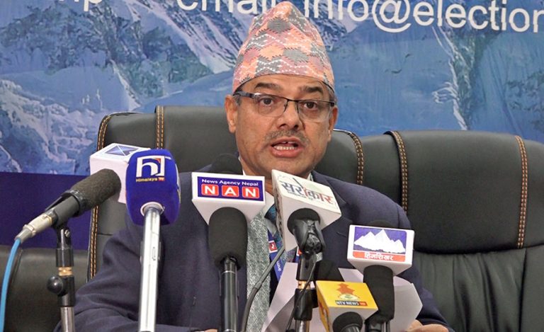 दिउँसो १२:४५ बजेसम्म ३२ प्रतिशत मत खस्यो  निर्वाचन आयोग