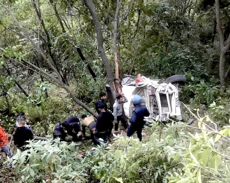 बेनीबाट मल्लाज जाँदै गरेको बोलेरो जिप दुर्घटना १० जना घाइते