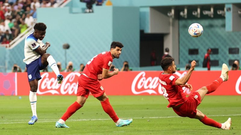 विश्व कप फुटबल  : इरानविरुद्ध इंग्ल्याण्डले गोलको वर्षा